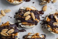 Vegan No-Bake Snickers Cheesecake Bites