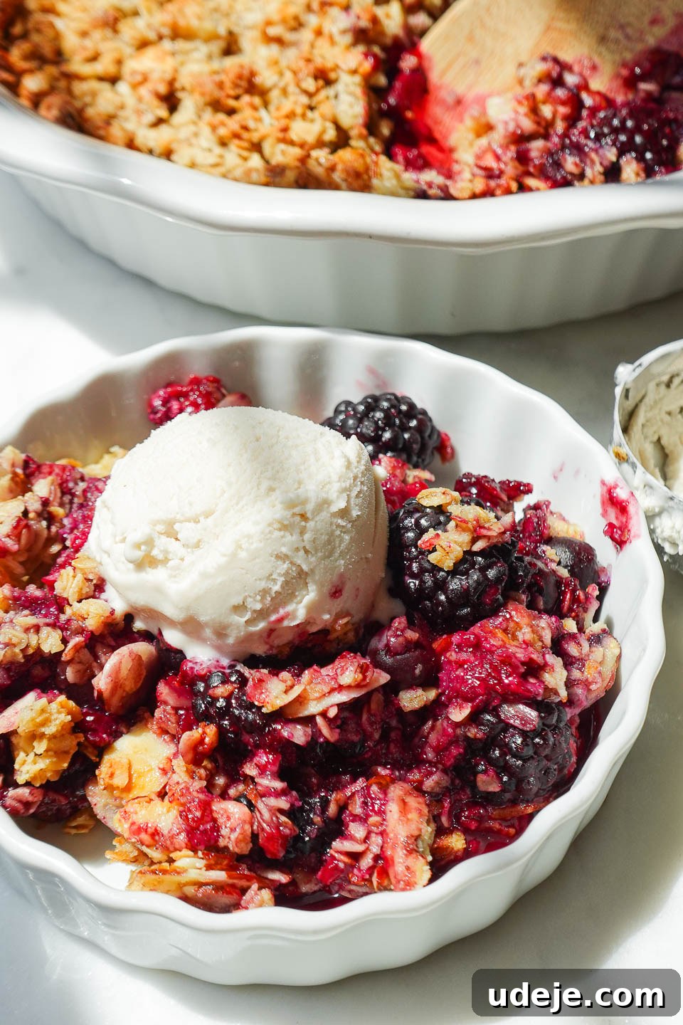 Wholesome Berry Crumble 2 A bowl of freshly baked healthy berry crisp, with a golden-brown nutty topping, ready to be served.