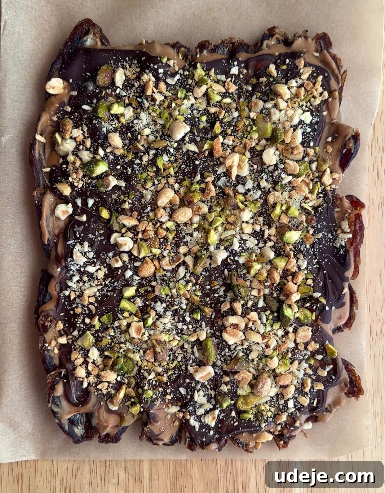 Quick Chocolate Date Bark 6 medjool date bark topped with peanut butter, melted chocolate and chopped nuts