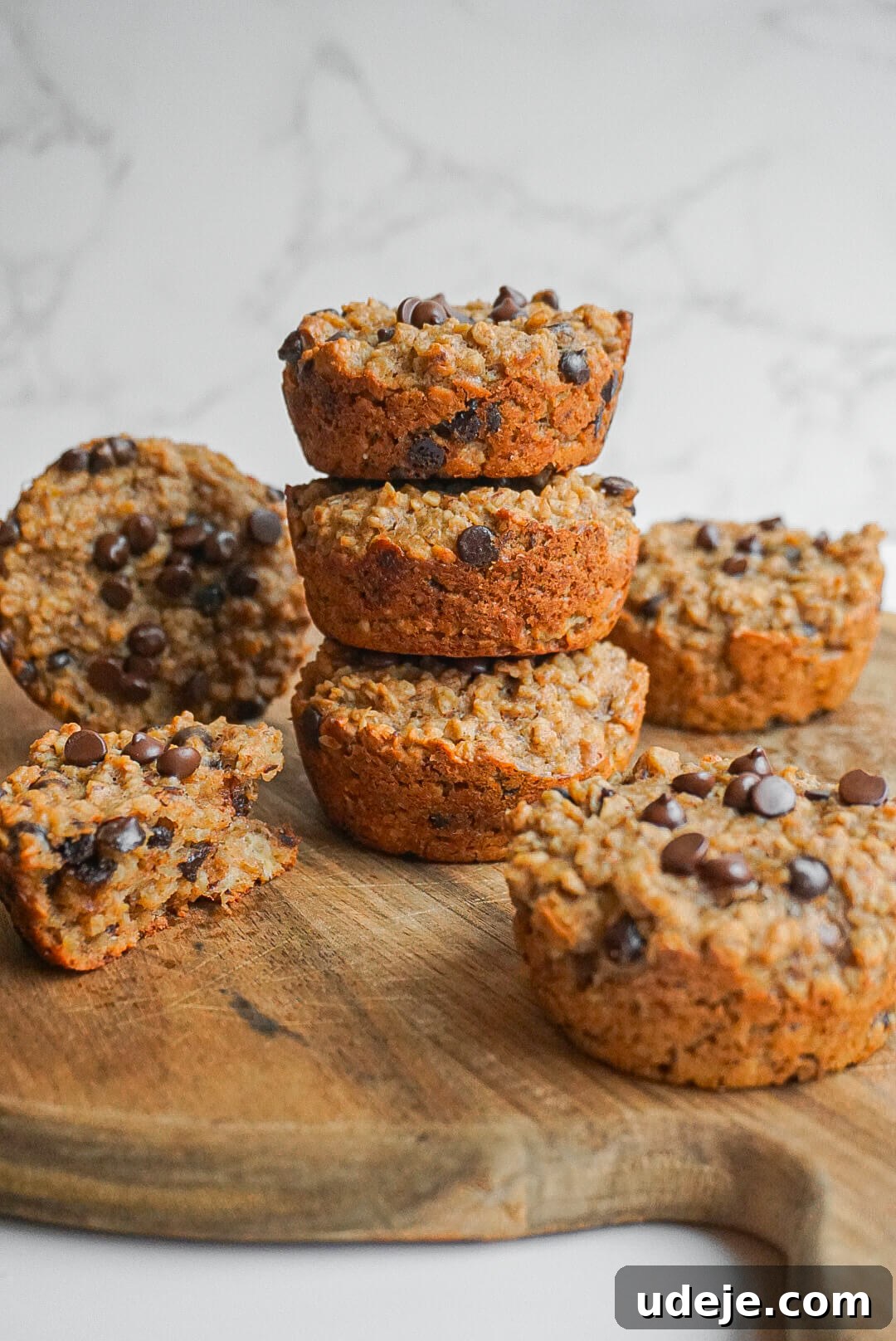 Delicious Peanut Butter Oatmeal Muffins Vegan and Gluten Free 2 Delicious and healthy Peanut Butter Oatmeal Muffins, vegan, gluten-free, and naturally sweetened with banana and maple syrup.