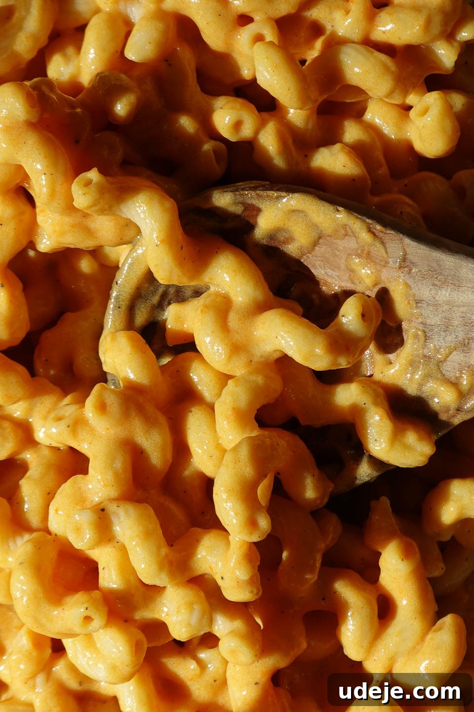 Guilt-Free Vegan Mac with Hidden Goodness 3 Healthy vegan mac and cheese with hidden vegetables, topped with pepper for added flavor