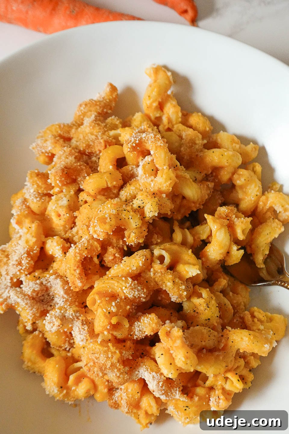 Guilt-Free Vegan Mac with Hidden Goodness 4 Close-up of creamy vegan mac and cheese made from potatoes and carrots and topped with breadcrumbs for a baked mac and cheese version, served in a white bowl
