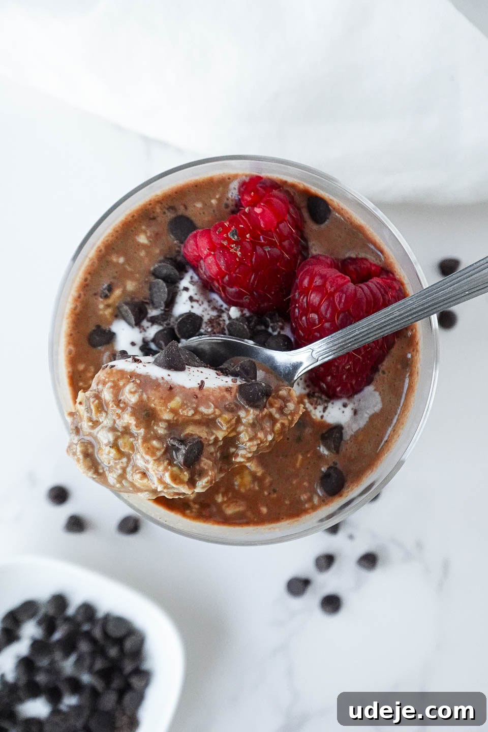 Fudgy Brownie Overnight Oats 3 Close-up shot of Brownie Batter Overnight Oats showing the rich and creamy texture with a hint of chocolate goodness.